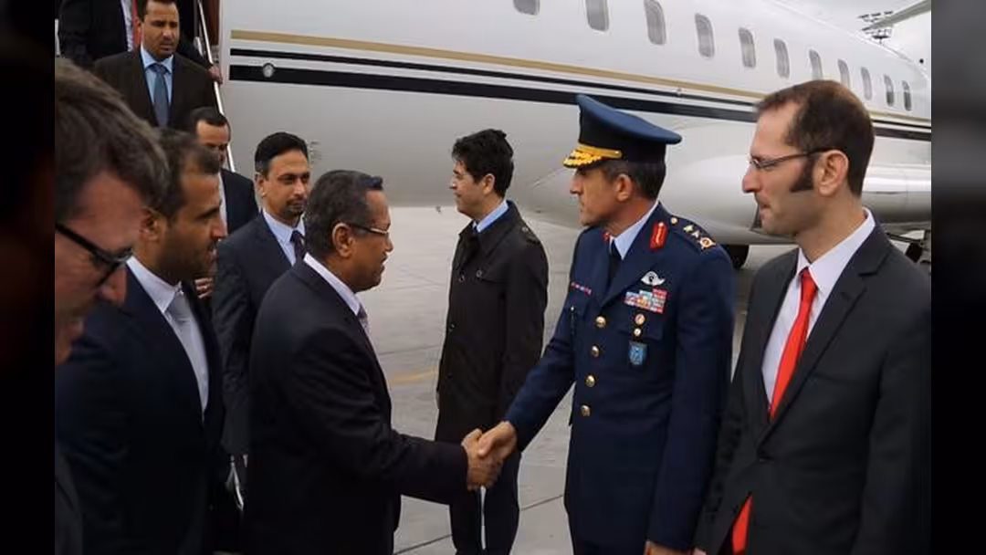 بن دغر يصل مدينة اسطنبول التركية للمشاركة في القمة العالمية للعمل الأنساني