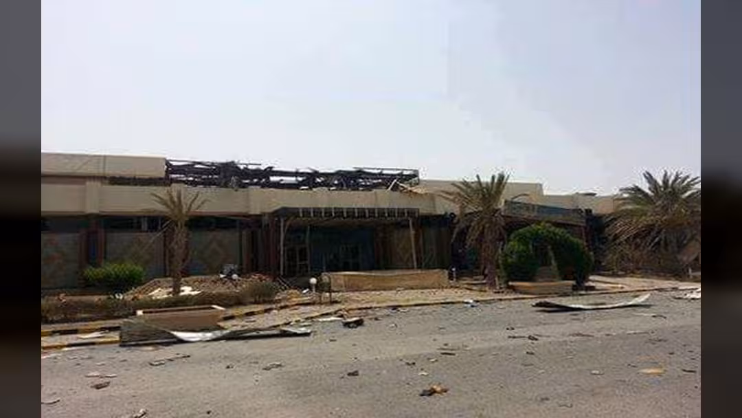 طيران التحالف يقصف مطار الحديدة