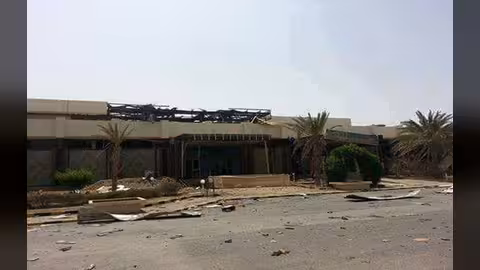 طيران التحالف يقصف مطار الحديدة