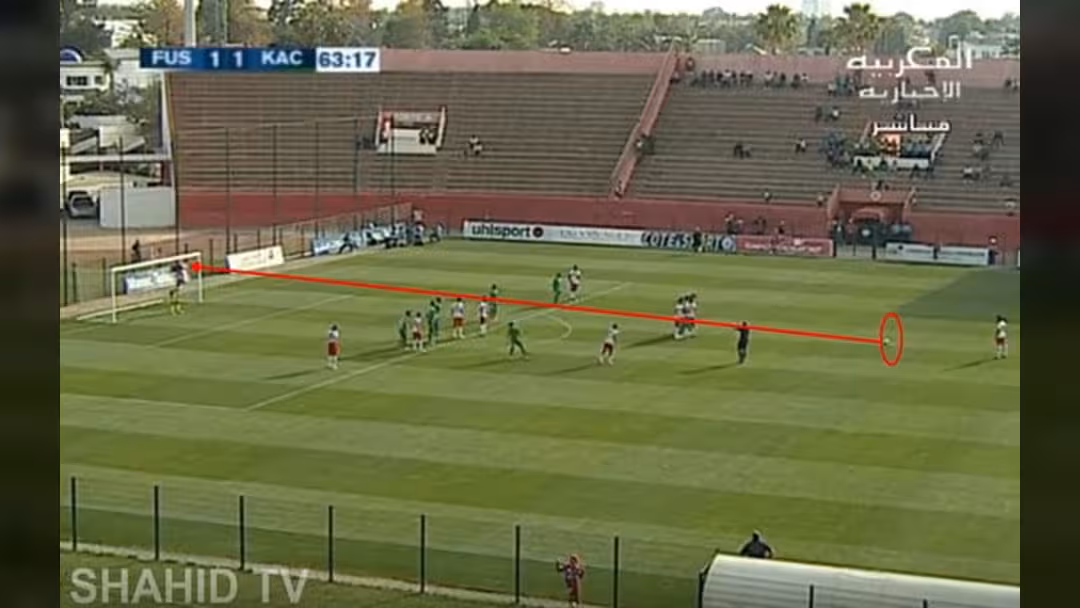 بالفيديو.. لاعب مغربي يسجل هدفا عالميا من مسافة بعيدة