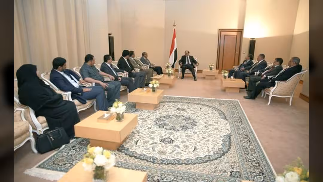 الفريق الأحمر يلتقي أمين عام الحزب الاشتراكي وعدد من قادة الحزب