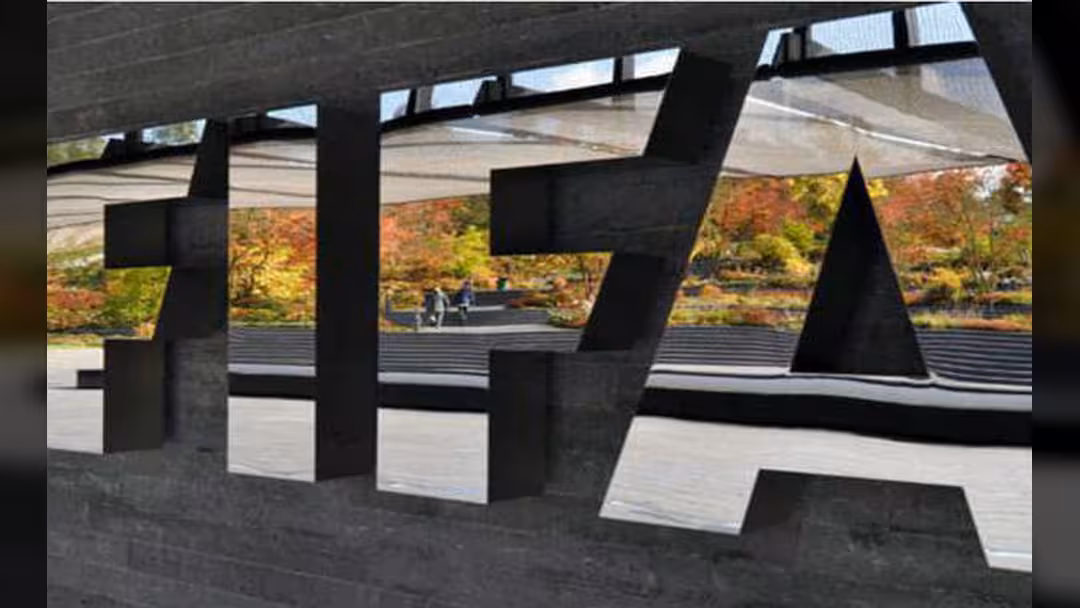 فيفا يبدأ في مواجهة العنصرية انطلاقاً من كأس العالم للقارات