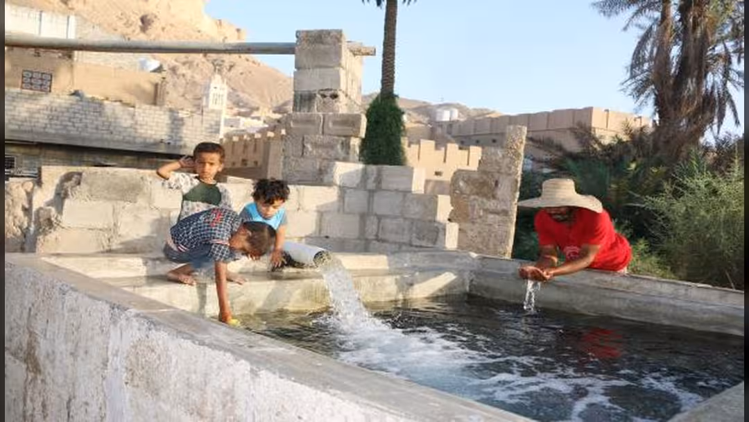 الآبار العشوائية.. تسرُّب مياه الصرف يدمّر ثروة حضرموت المائية