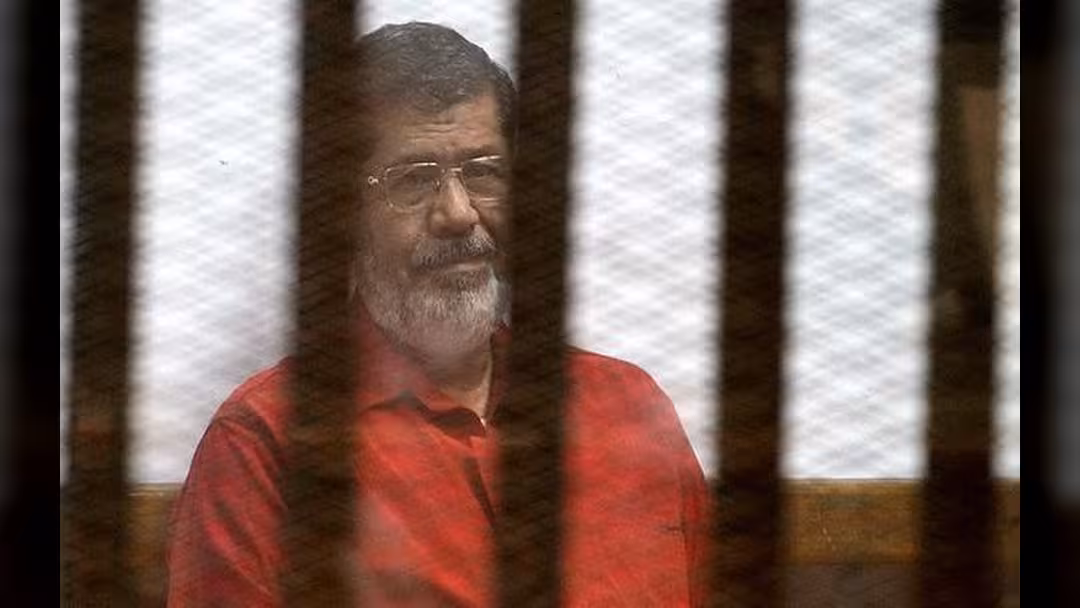 المؤبد لمرسي والإعدام لـ6 آخرين في "قضية التخابر"