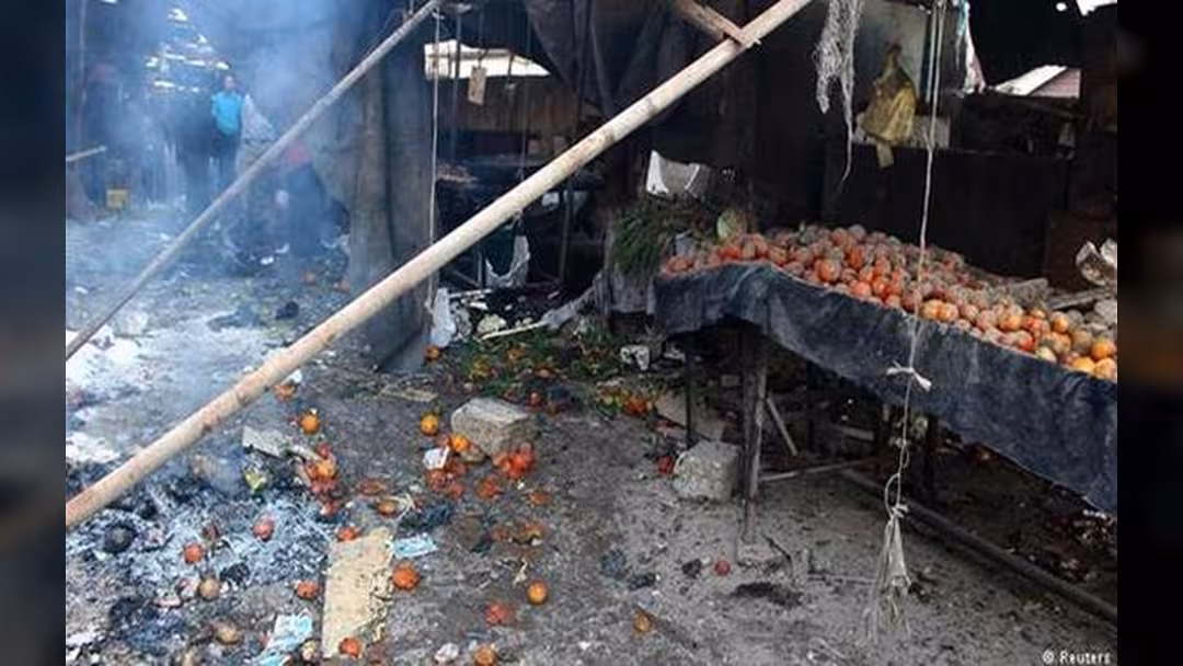 17 قتيلا مدنيا بينهم 8 أطفال في غارات على سوق شرق سوريا