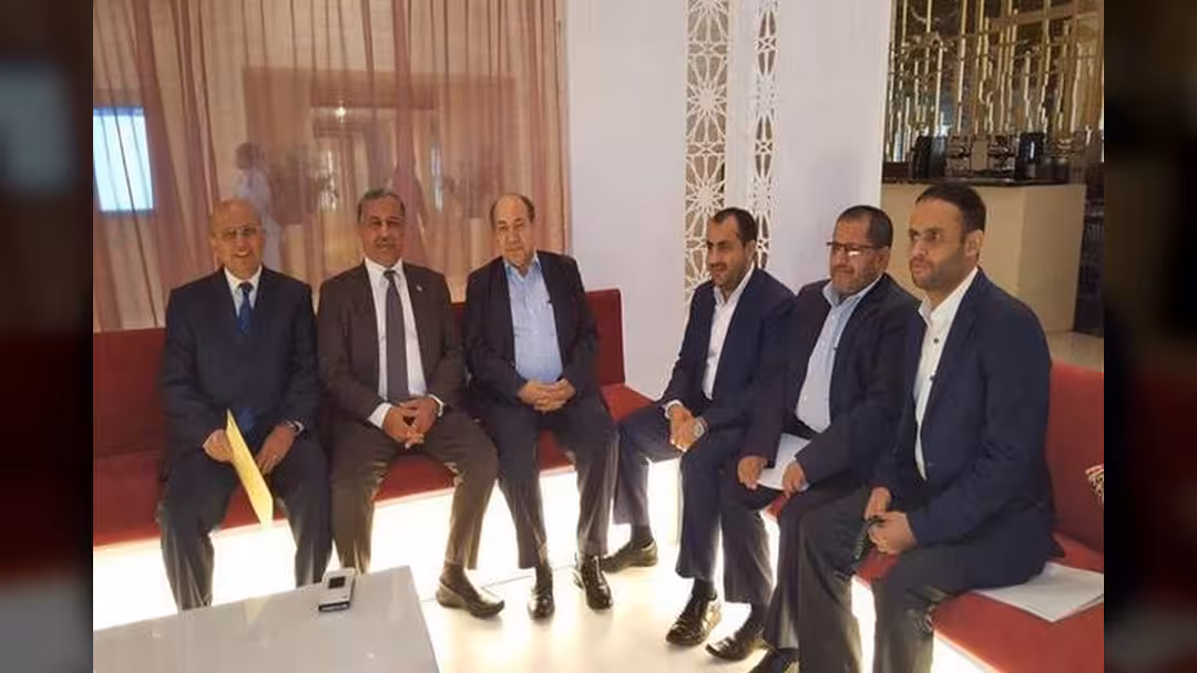 ممثلون عن وفدي المؤتمر والحوثيين يلتقون السفير المصري لدى اليمن