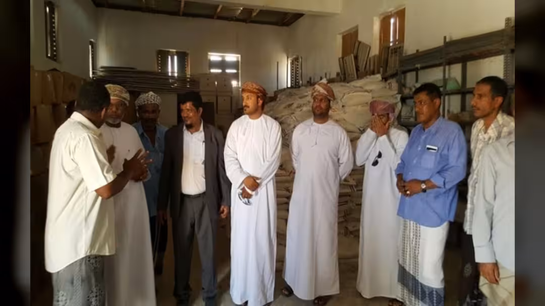 وصول مساعدات غذائية من سلطنة عمان لمحافظة المهرة