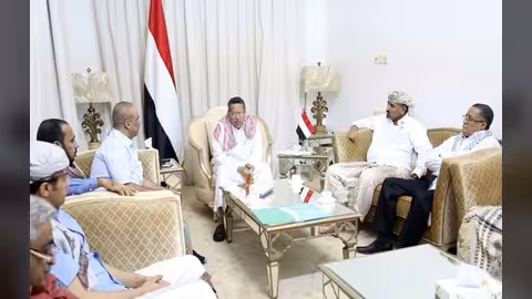 بن دغر يعقد اجتماعا بمحافظي عدن ولحج وقيادة المنطقة العسكرية الرابعة