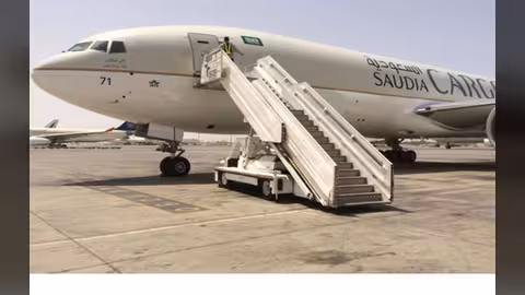 طائرة سعودية تهبط اضطراريا في لندن