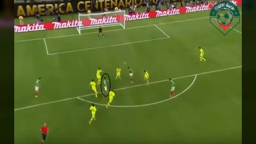 لاعب مكسيكي يسجل هدفا خرافيا على طريقة مارادونا (فيديو)