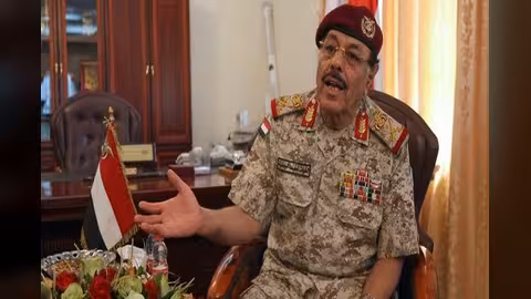 زيارة الأحمر للدوحة: دور قطري بدعم الشرعية وإعادة الإعمار