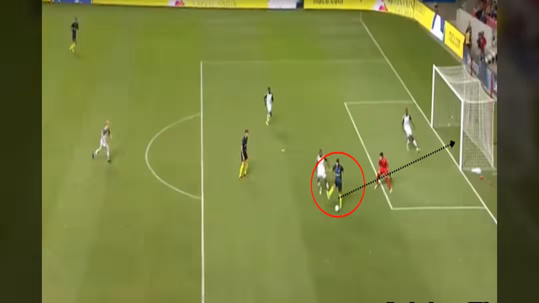 بالفيديو.. لاعب إنتر يسجل هدفا ساحرا بالكعب