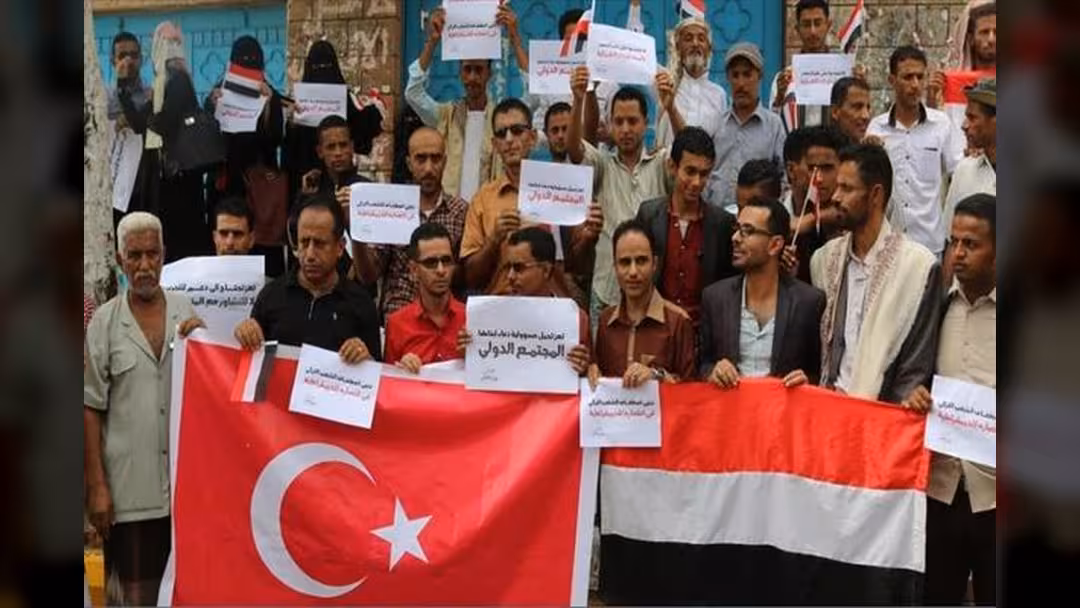 تعز: وقفة تضامنية ابتهاجا بفشل محاولة الانقلاب العسكري في تركيا