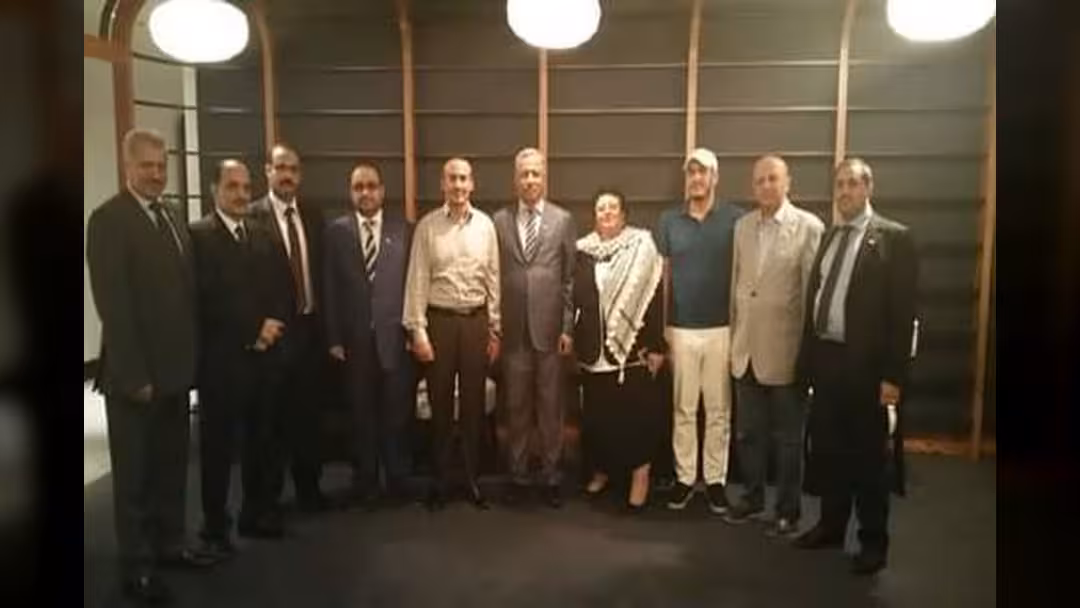 وفد حزب المؤتمر في مشاروات الكويت يزور نجل صالح بالإمارات (صورة)