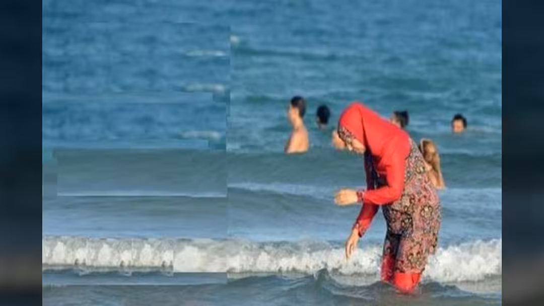 فرنسا توقف قرار حظر "البوركيني" على شواطئها