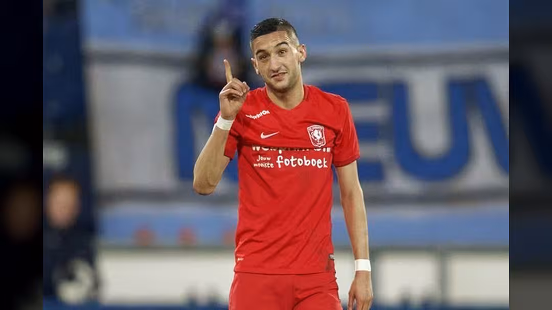 المغربي زياش يتألق بهولندا ويحرز هدفين رائعين لتفينتي.. فيديو