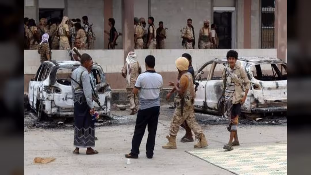 عدن: مقتل وإصابة العشرات من المجنّدين بتفجير انتحاري