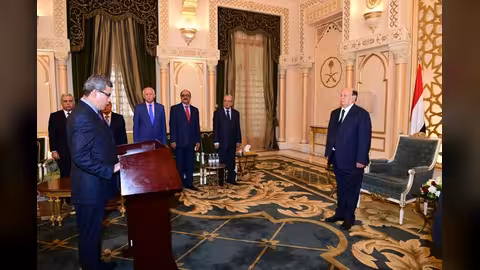 تسعة سفراء يؤدون اليمين الدستورية أمام هادي