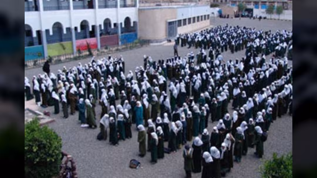 1600 مدرسة أغلقت أبوابها بسبب الحرب في اليمن