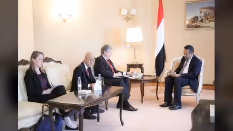 بن دغر: الحكومة ستفي بالتزامات الدين الداخلي والخارجي