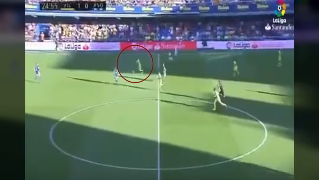 لاعب فيا ريال يسجل هدفا خرافيا من منتصف الملعب.. فيديو
