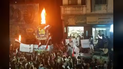 الآف المواطنين يحتشدون في تعز لايقاد شعلة ثورة 26 سبتمبر