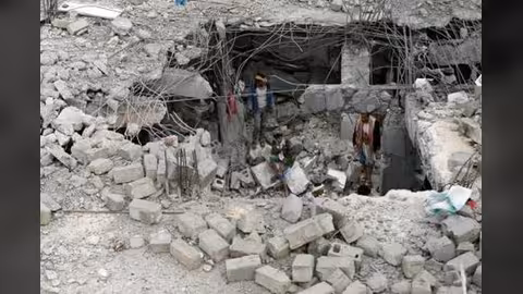 مقتل 9 مدنيين في غارة جوية بمحافظة عمران