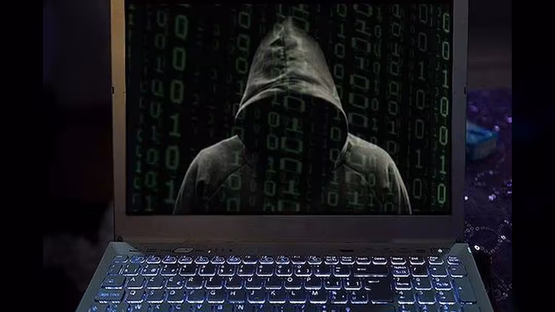 واشنطن تتهم موسكو بالسعي لـ"قرصنة" حسابات أمريكية للتأثير في انتخابات الرئاسة