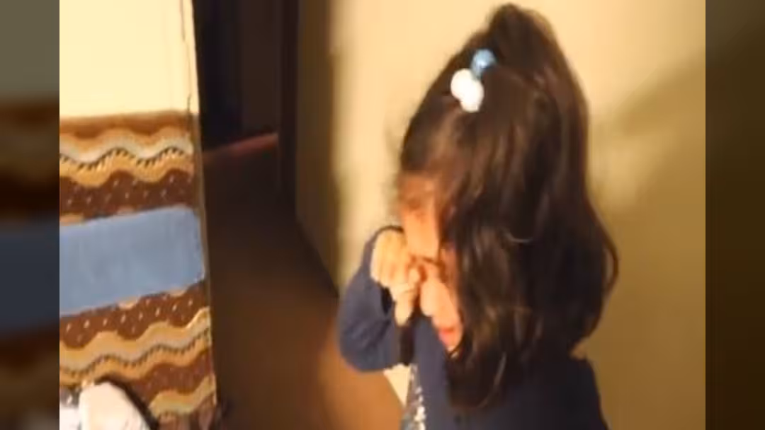 طفلة يمنية في أمريكا تبكي بحرقة بعد فوز ترامب.. فيديو