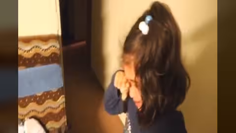 طفلة يمنية في أمريكا تبكي بحرقة بعد فوز ترامب.. فيديو