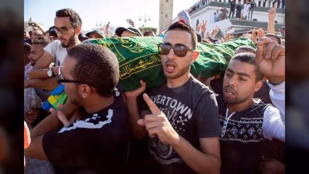 السلطات المغربية توجه اتهامات لأحد عشر شخصا في مقتل بائع سمك