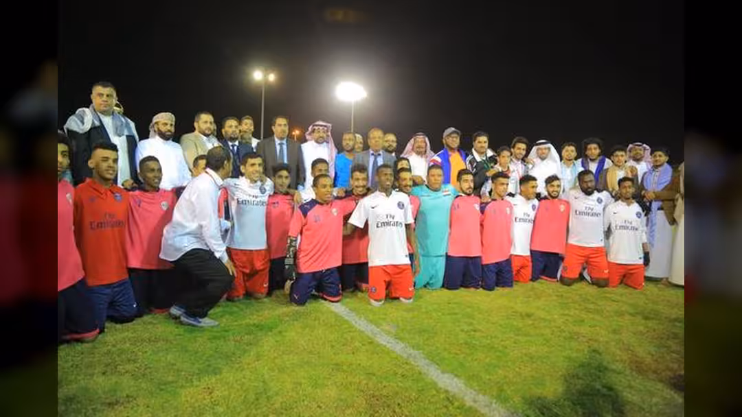 وزير الشباب والرياضة يكرم الفائز في دوري الجالية اليمنية