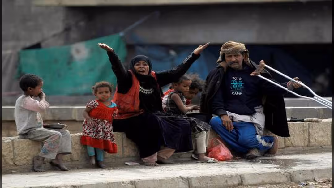 سلطة الحوثيين تتصدع: حرب واحتجاجات موظفين وخلافات مع الحلفاء