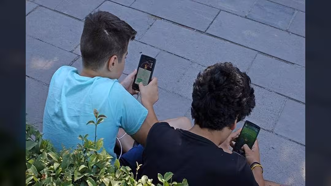 تصفح الإنترنت خلال أوقات الدراسة يؤثر سلباً على تفوق الطلاب.. دراسة
