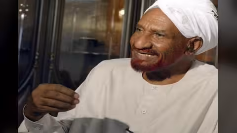 الزعيم السوداني المعارض الصادق المهدي يعود لبلاده بعد عامين في المنفى