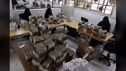حكومة بن دغر تتهم الحوثيين بنهب 4 مليارات دولار