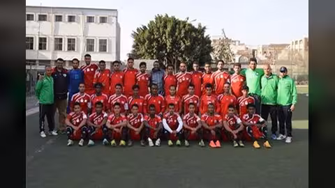 المنتخب اليمني لكرة القدم يصل القاهرة لإجراء معسكر تدريبي