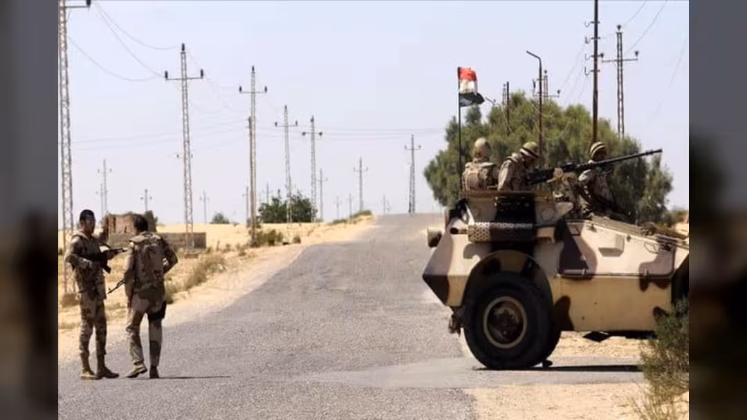 مصر: مقتل 3 جنود في تفجير مدرعة وسط سيناء