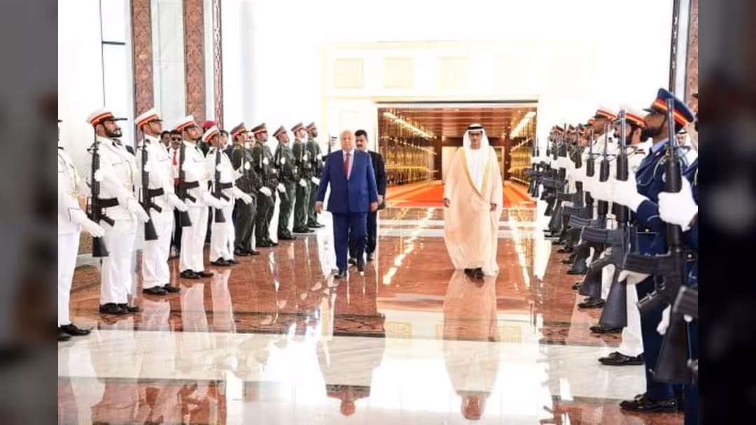 هادي يبدأ زيارة إلى الإمارات بعد توتر علاقاته مع أبوظبي
