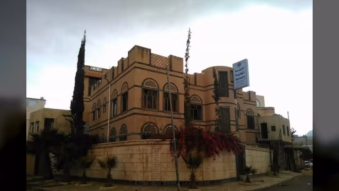 لقاء موسع لرجال الأعمال بالغرفة التجابة في صنعاء يرفض مسودة الجمارك