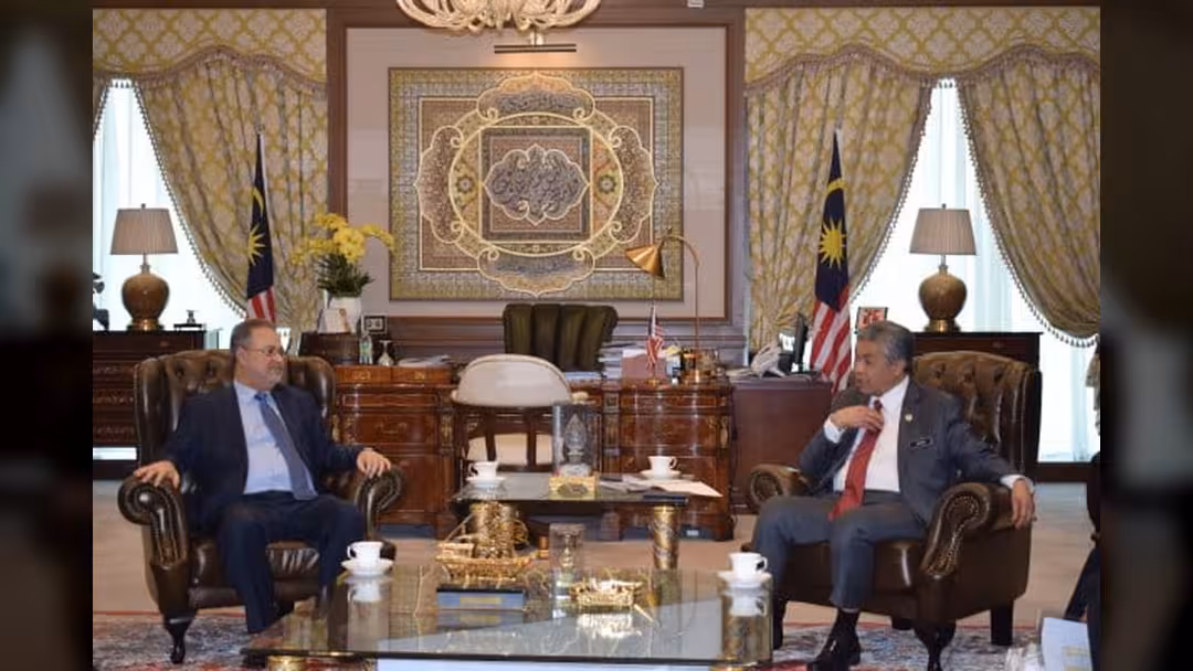 المخلافي يلتقي نائب رئيس الوزراء وزير الداخلية الماليزي