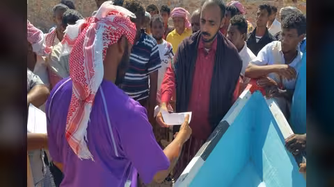 توزيع 100 قارب صيد كدفعة أولى للصيادين في سقطرى