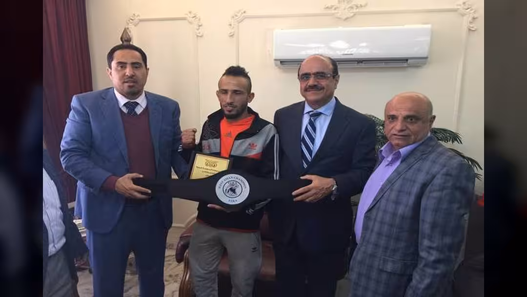 الأردن: تكريم الملاكم اليمني حامد المطري بعد فوزه بلقب البطولة العربية للمحترفين.. صورة