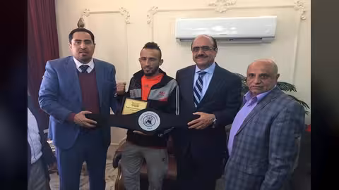 الأردن: تكريم الملاكم اليمني حامد المطري بعد فوزه بلقب البطولة العربية للمحترفين.. صورة