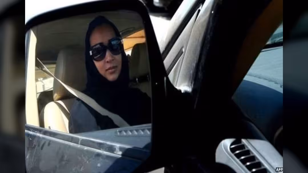 الأمير يتوقع السماح للمرأة السعودية بقيادة السيارات في أبريل المقبل