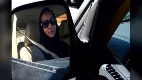 الأمير يتوقع السماح للمرأة السعودية بقيادة السيارات في أبريل المقبل