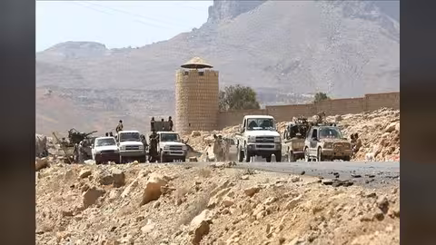 الحوثيون يفاقمون مُعاناة اليمنيين بعد فرض رسوم جمركية جديدة