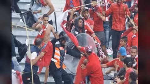 14 مصاباً في المغرب جراء اشتباكات بين المشجعين