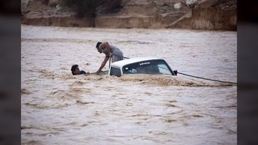 إيران: مصرع 14 وفقدان 37 بسبب الفيضانات