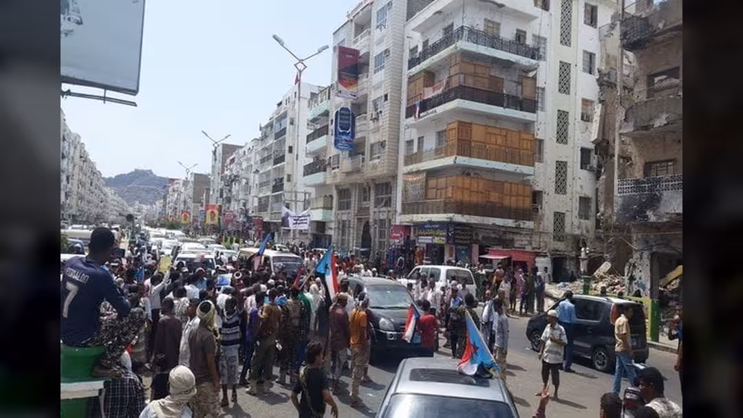 توافد شخصيات من لحج وأبين إلى عدن للتضامن مع الزبيدي.. صور